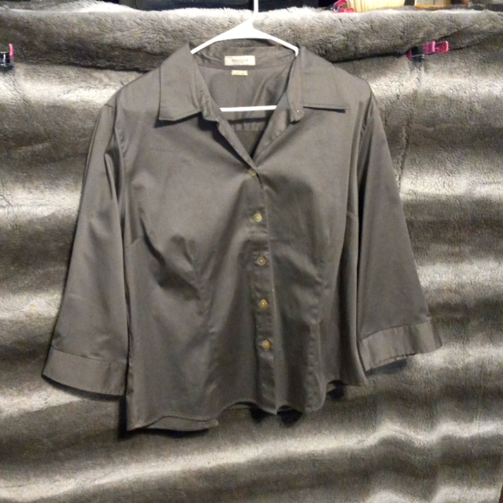 Van Heusen button up dress blouse